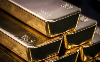 gold-tops-2-600-on-bets-on-more-rate-cuts-2024-09-20